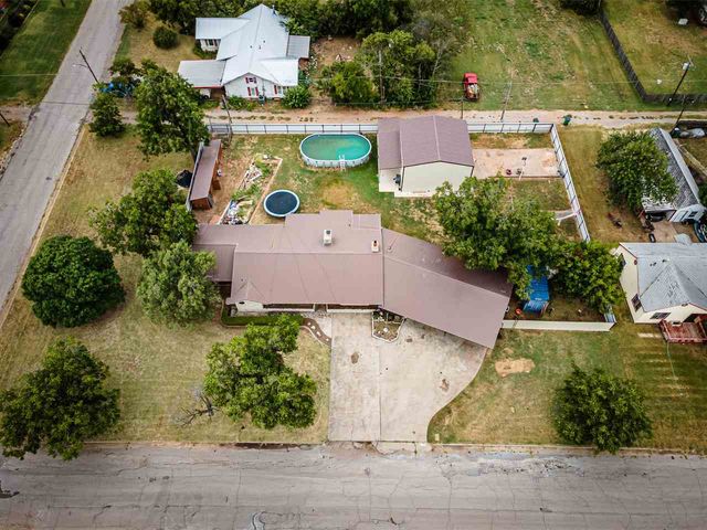 101 N 17th St, Frederick, OK 73542