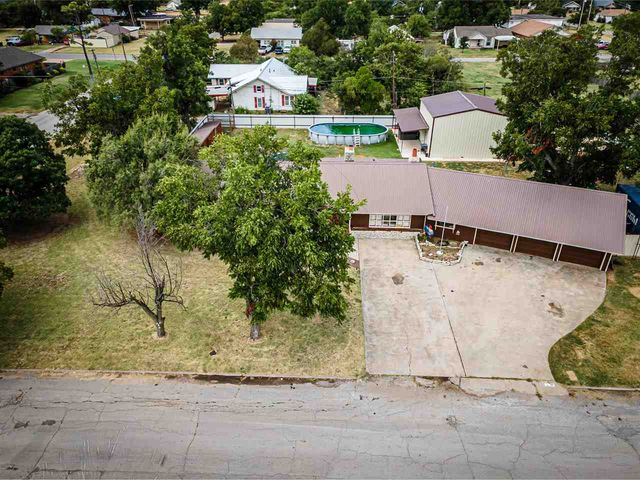 101 N 17th St, Frederick, OK 73542