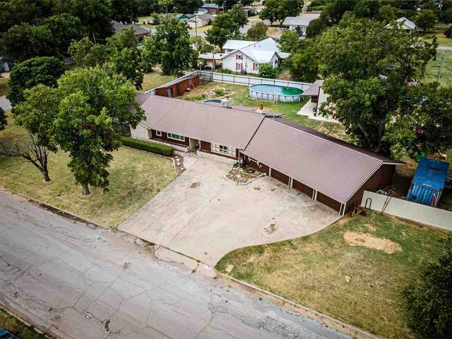 101 N 17th St, Frederick, OK 73542