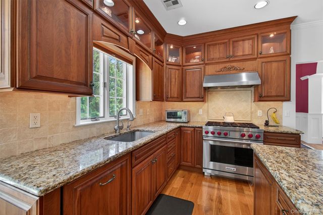 8 Twin Spring Lane, Florida, NY 10921