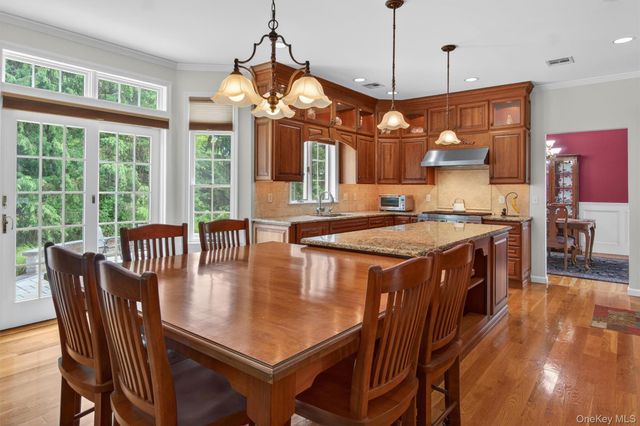8 Twin Spring Lane, Florida, NY 10921