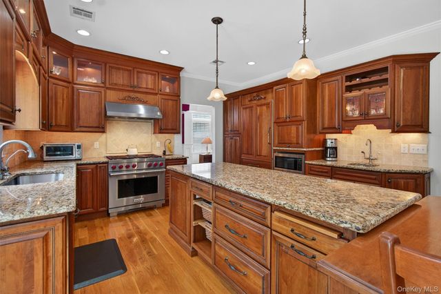 8 Twin Spring Lane, Florida, NY 10921