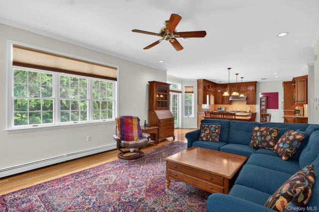 8 Twin Spring Lane, Florida, NY 10921