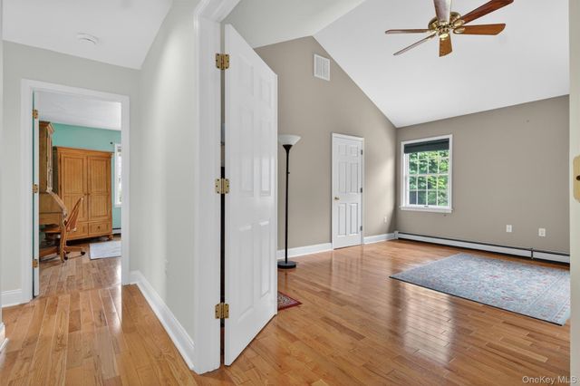 8 Twin Spring Lane, Florida, NY 10921
