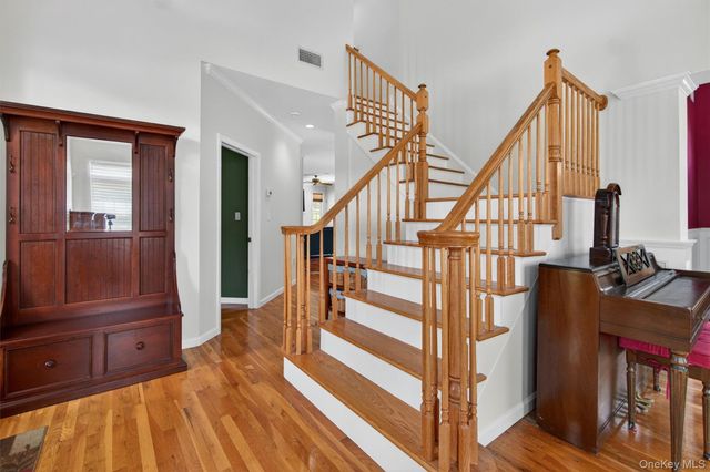 8 Twin Spring Lane, Florida, NY 10921