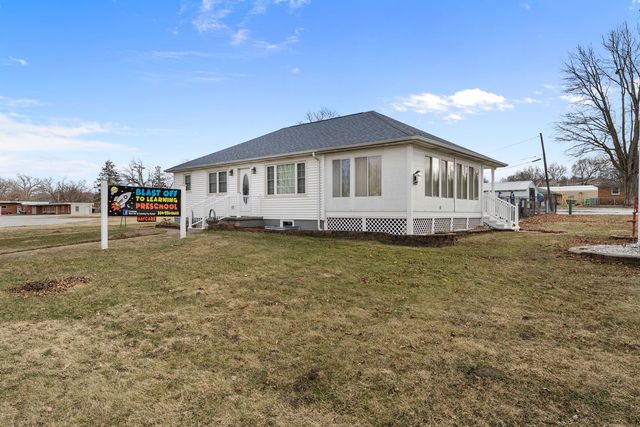 206 6th Avenue E, Andalusia, IL 61232