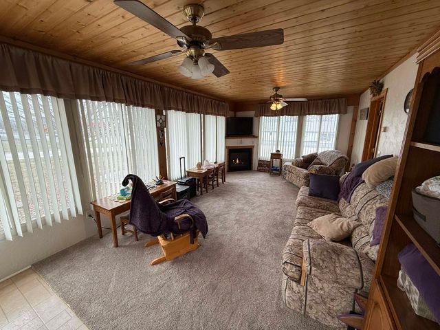 206 6th Avenue E, Andalusia, IL 61232