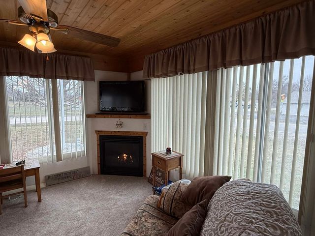 206 6th Avenue E, Andalusia, IL 61232