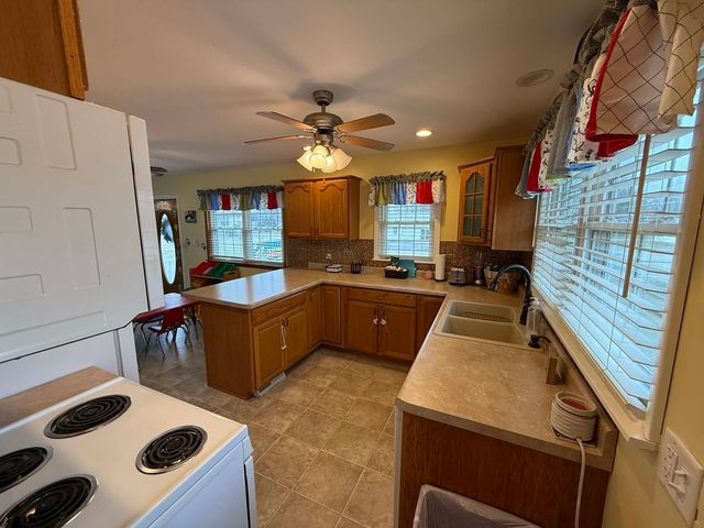 206 6th Avenue E, Andalusia, IL 61232