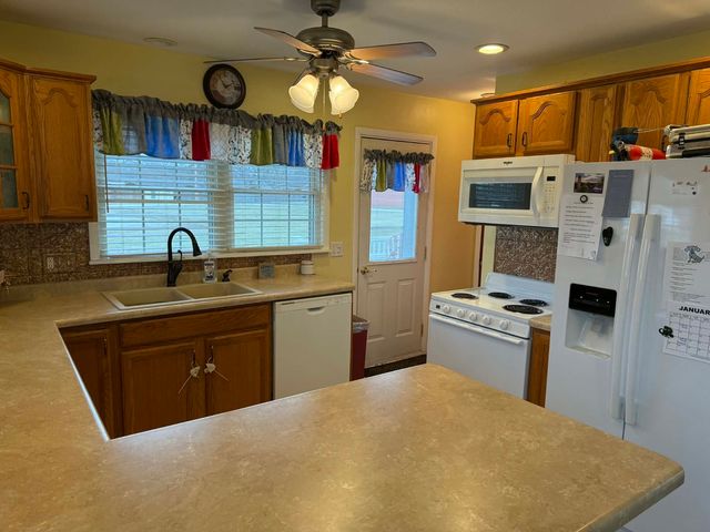 206 6th Avenue E, Andalusia, IL 61232