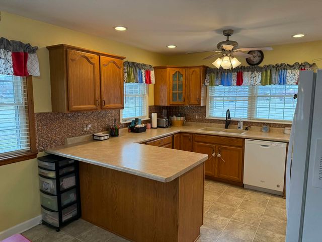 206 6th Avenue E, Andalusia, IL 61232