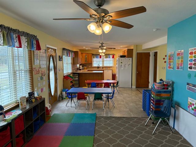 206 6th Avenue E, Andalusia, IL 61232