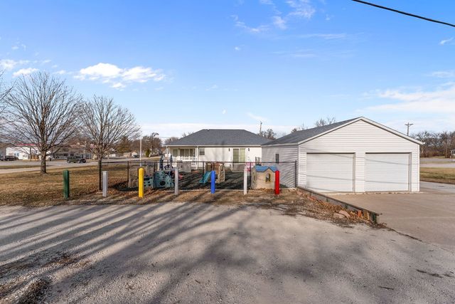 206 6th Avenue E, Andalusia, IL 61232