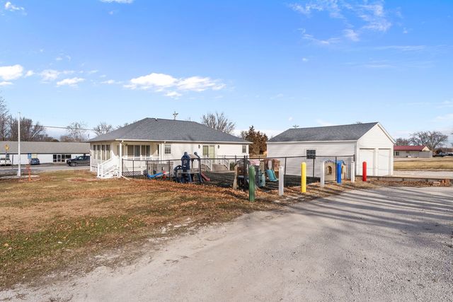 206 6th Avenue E, Andalusia, IL 61232