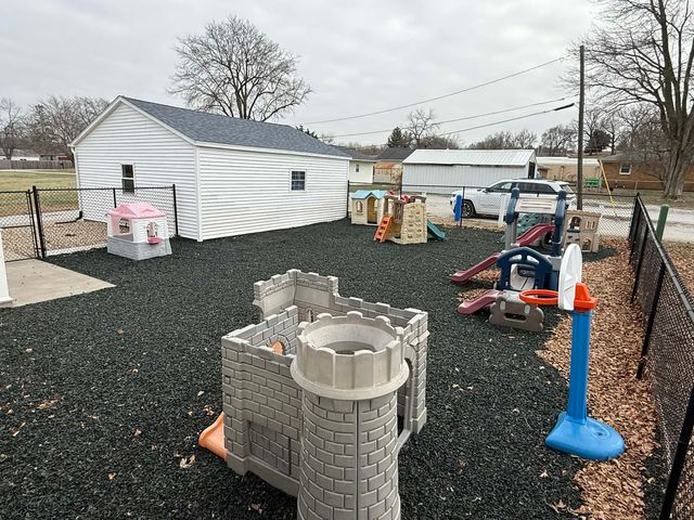 206 6th Avenue E, Andalusia, IL 61232