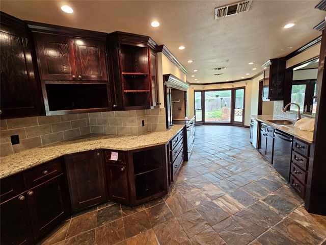 236 La Jolla Drive, Athens, TX 75751