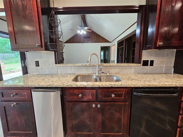 236 La Jolla Drive, Athens, TX 75751