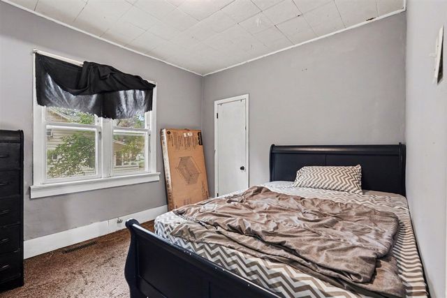 952 Calvary Avenue, Grand Rapids, MI 49504
