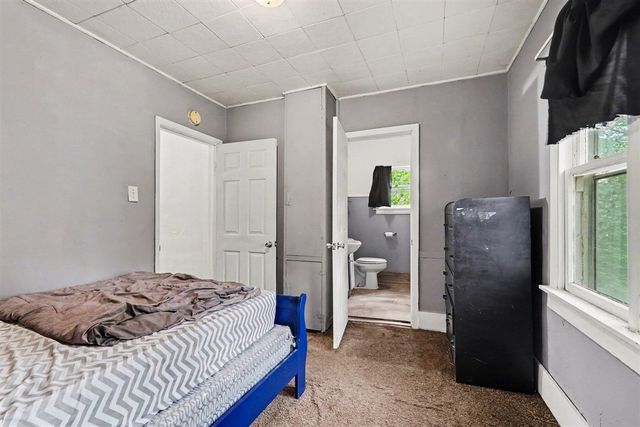 952 Calvary Avenue, Grand Rapids, MI 49504