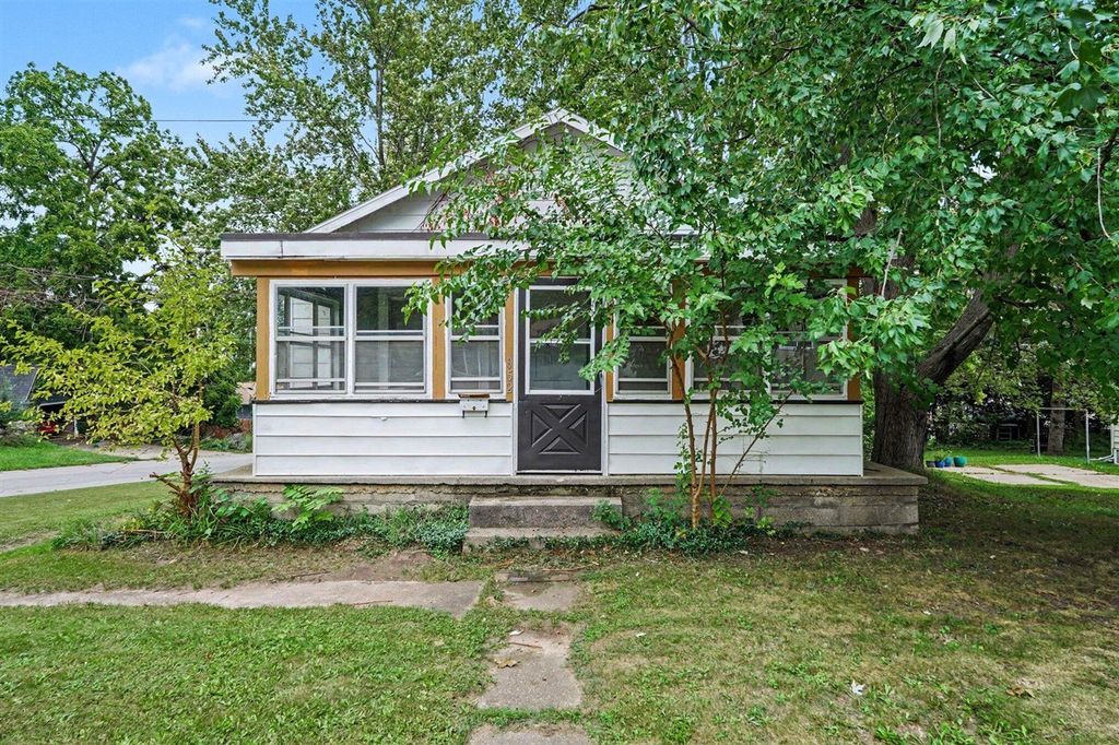952 Calvary Avenue, Grand Rapids, MI 49504