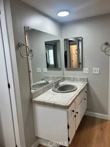 23515 Lyons, Valencia, CA 91355
