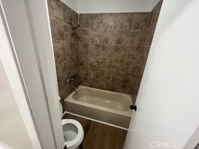 23515 Lyons, Valencia, CA 91355