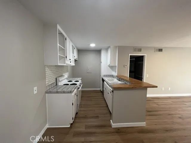 23515 Lyons, Valencia, CA 91355