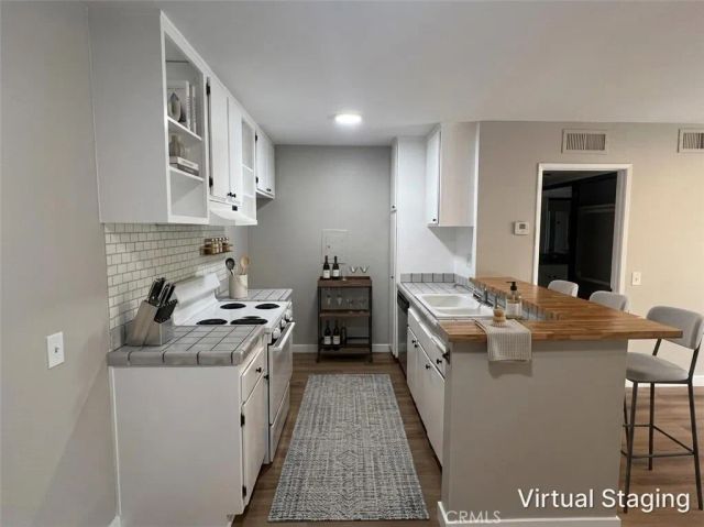 23515 Lyons, Valencia, CA 91355