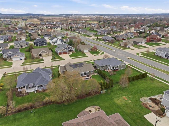 690 Prairie Grass Road, Oregon, WI 53575