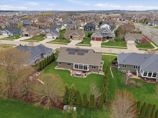 690 Prairie Grass Road, Oregon, WI 53575