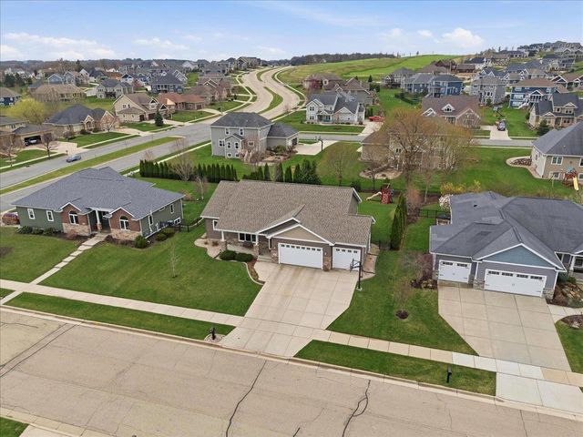 690 Prairie Grass Road, Oregon, WI 53575