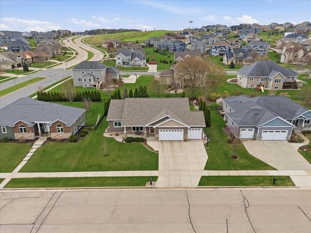 690 Prairie Grass Road, Oregon, WI 53575