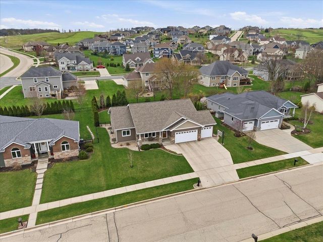 690 Prairie Grass Road, Oregon, WI 53575
