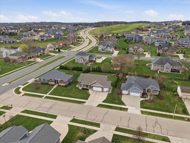 690 Prairie Grass Road, Oregon, WI 53575