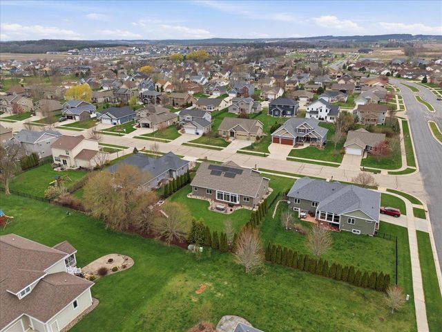 690 Prairie Grass Road, Oregon, WI 53575