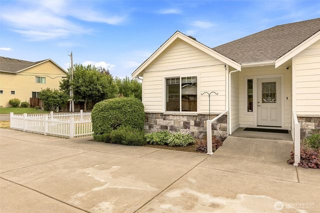 3204 20th Street SW, Puyallup, WA 98373