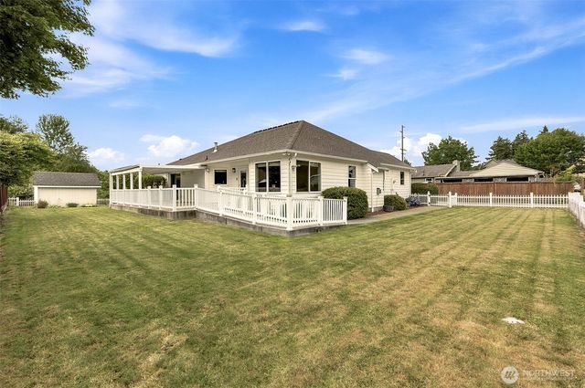 3204 20th Street SW, Puyallup, WA 98373