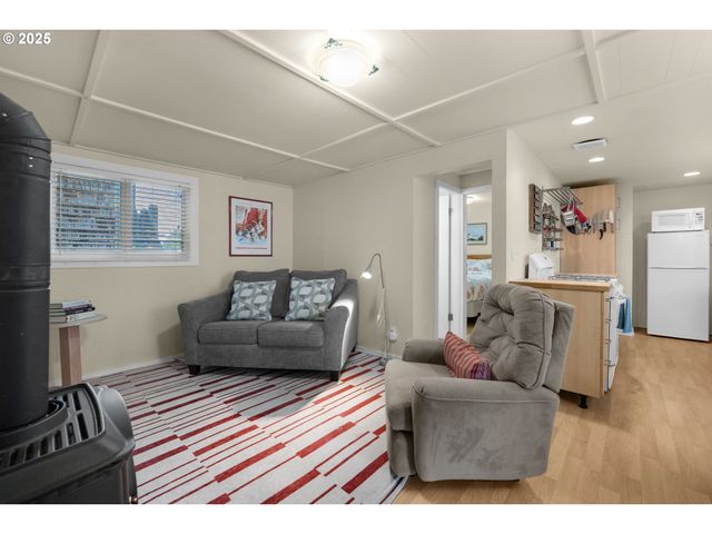 164 SUNSET Blvd, Cannon Beach, OR 97110