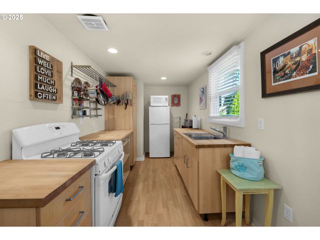 164 SUNSET Blvd, Cannon Beach, OR 97110