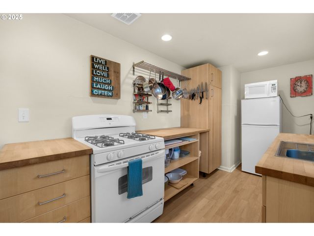 164 SUNSET Blvd, Cannon Beach, OR 97110