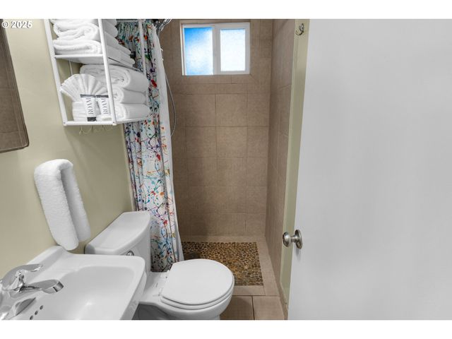 164 SUNSET Blvd, Cannon Beach, OR 97110