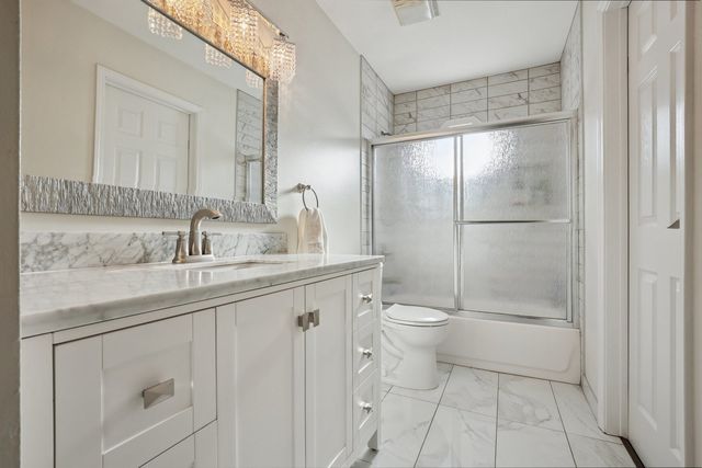 639 W Comstock Avenue, Elmhurst, IL 60126