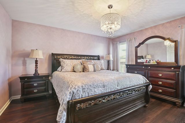 639 W Comstock Avenue, Elmhurst, IL 60126