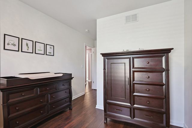 639 W Comstock Avenue, Elmhurst, IL 60126