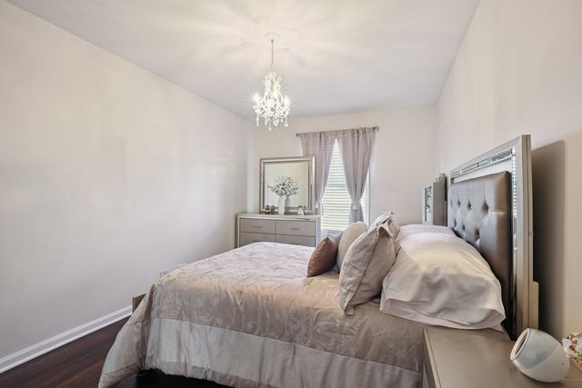 639 W Comstock Avenue, Elmhurst, IL 60126