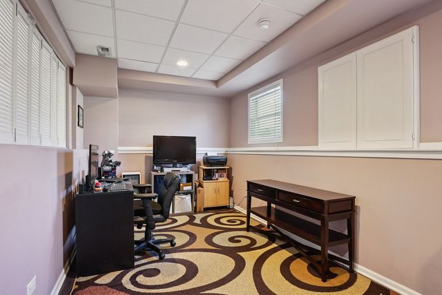 639 W Comstock Avenue, Elmhurst, IL 60126