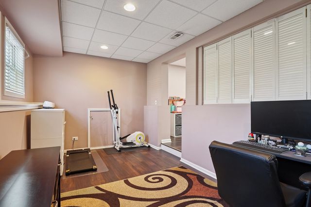 639 W Comstock Avenue, Elmhurst, IL 60126