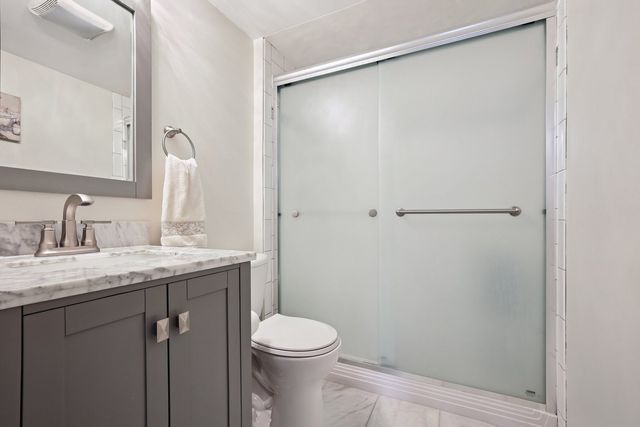 639 W Comstock Avenue, Elmhurst, IL 60126