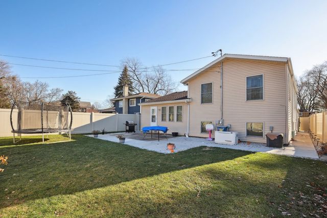 639 W Comstock Avenue, Elmhurst, IL 60126