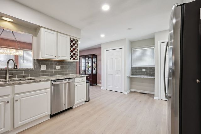 639 W Comstock Avenue, Elmhurst, IL 60126